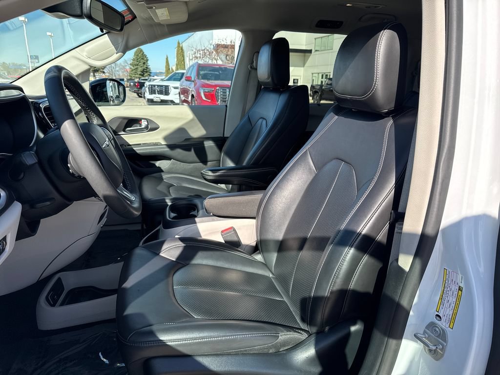 Used 2024 White Chrysler Touring L image 11