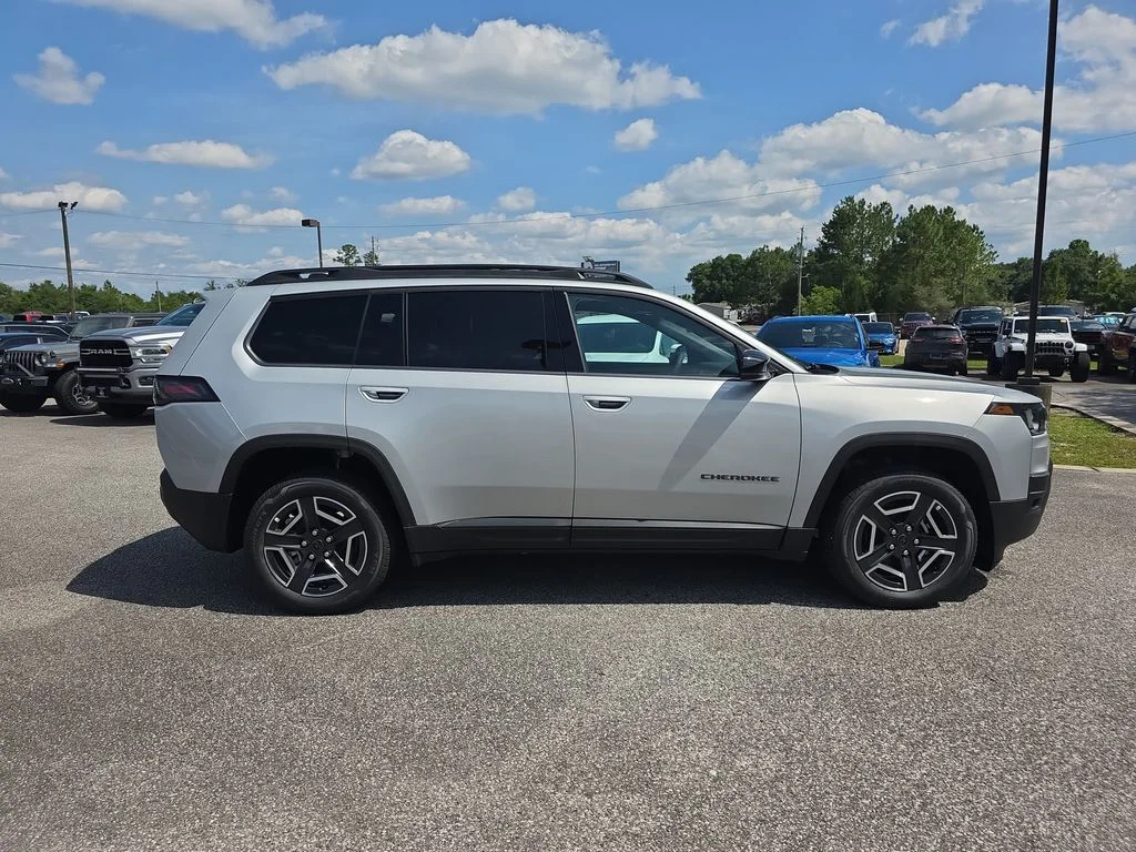 New 2026 Silver Zynith Clear-Coat Exterior Paint Jeep Limited image 3