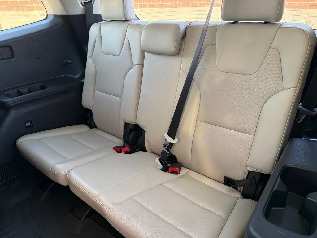 Used 2022 White Kia S image 26