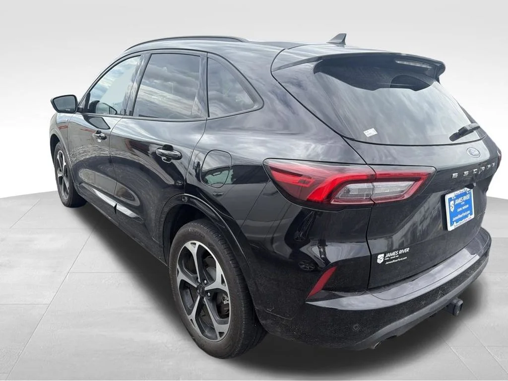 Used 2023 Black Metallic Ford ST-Line Select image 33