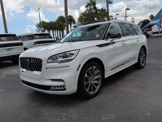 Certified Used 2022 White Metallic Lincoln Grand Touring image 8