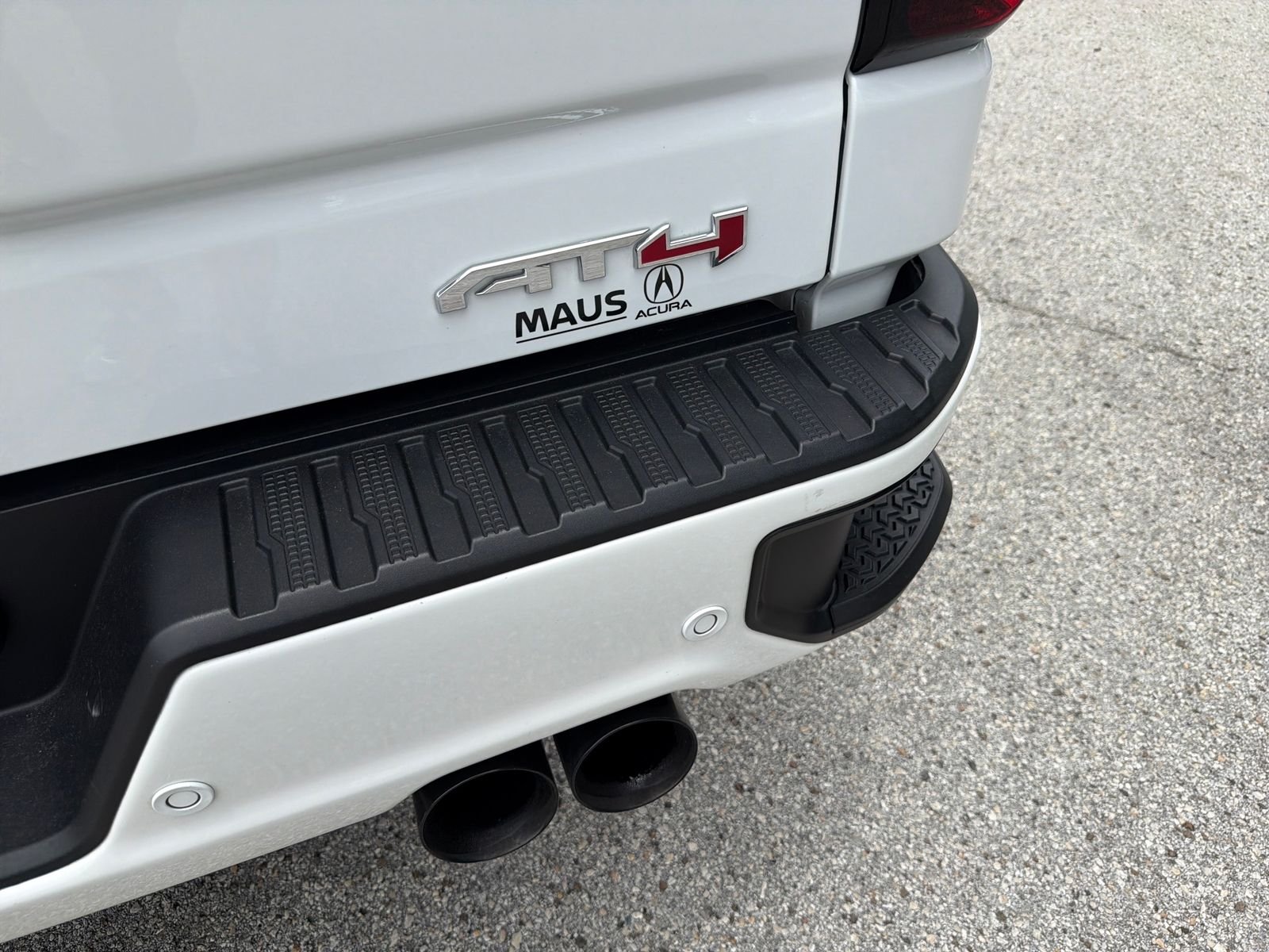 Used 2024 White GMC AT4 image 38