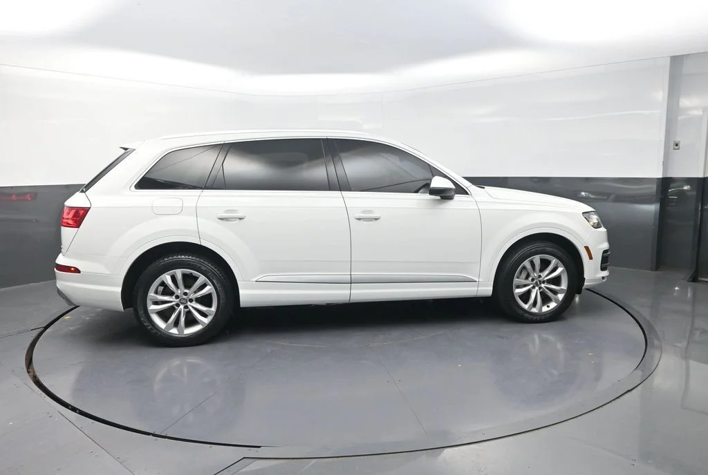 Used 2019  Audi 55 Premium image 12
