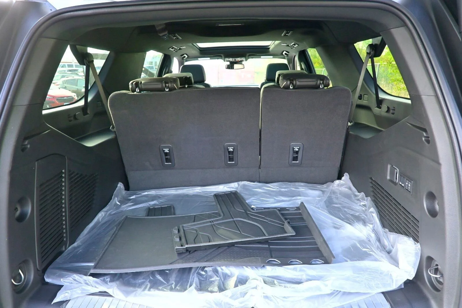 2026 Chevrolet Suburban Premier - Photo 31