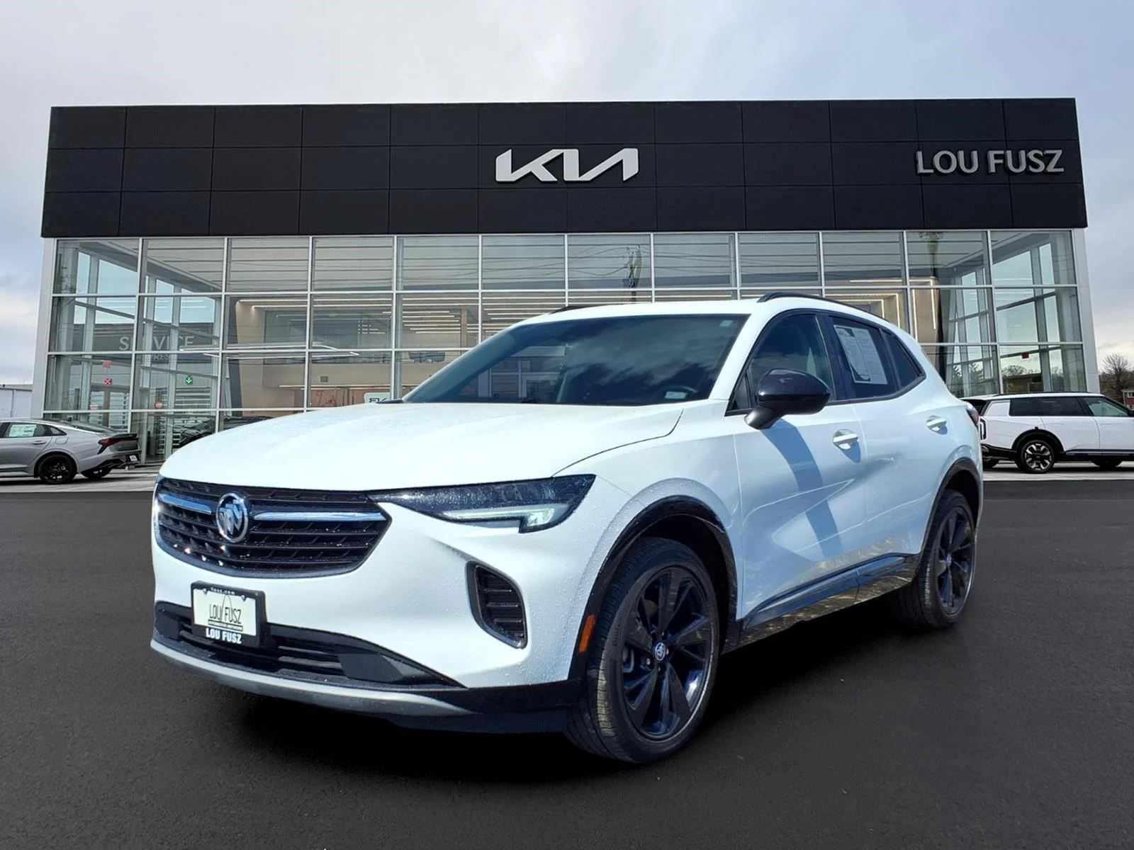 Used 2023 Summit White Buick Essence image 1
