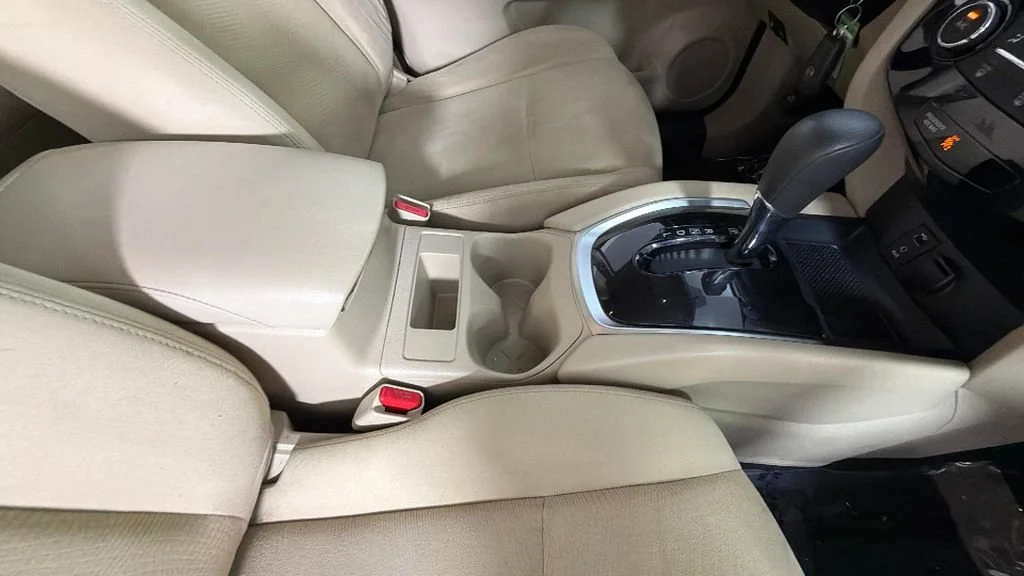 Used 2016 Red Nissan S image 34
