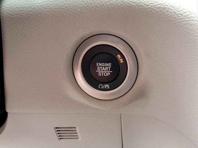 Used 2023  Chrysler LX image 10