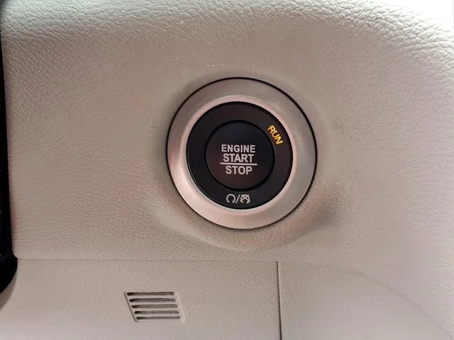 Used 2023  Chrysler LX image 10