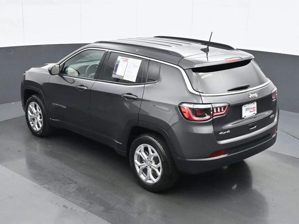 Used 2024 Gray Jeep Latitude image 19