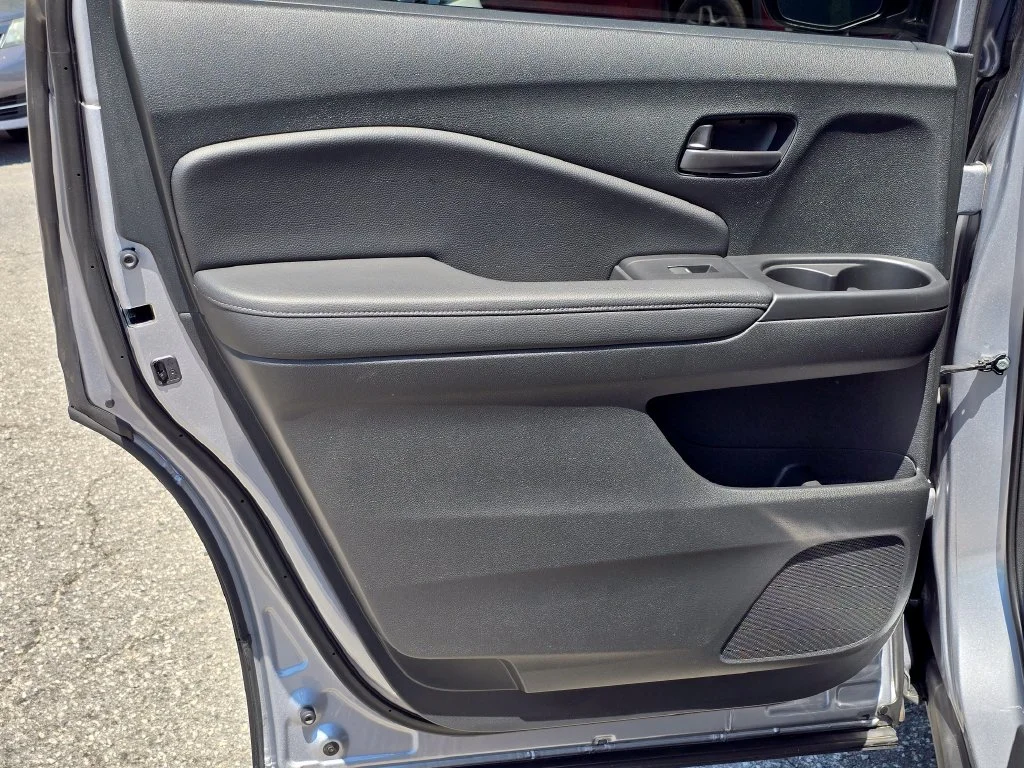 Used 2023 Silver Honda EX-L image 47