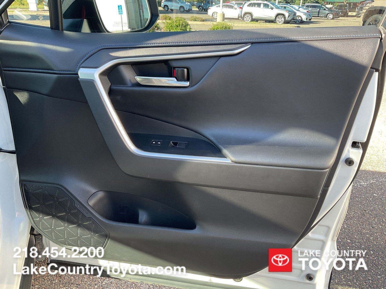 Used 2020 Blizzard Pearl Toyota XSE image 14