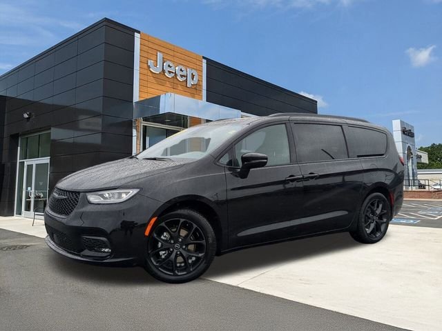 2026 Chrysler Pacifica Limited's photo