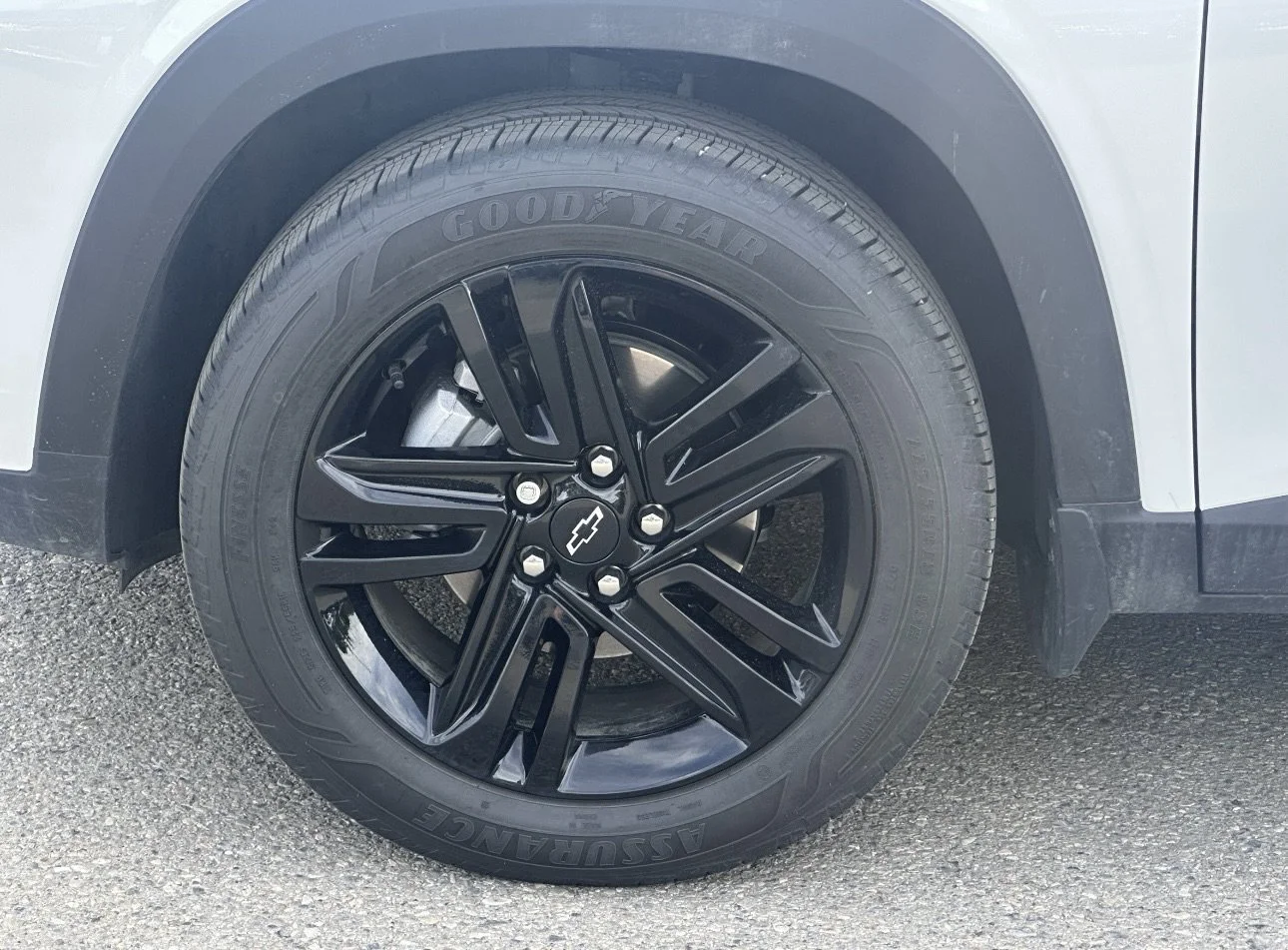 New 2026 Summit White Chevrolet ACTIV image 6