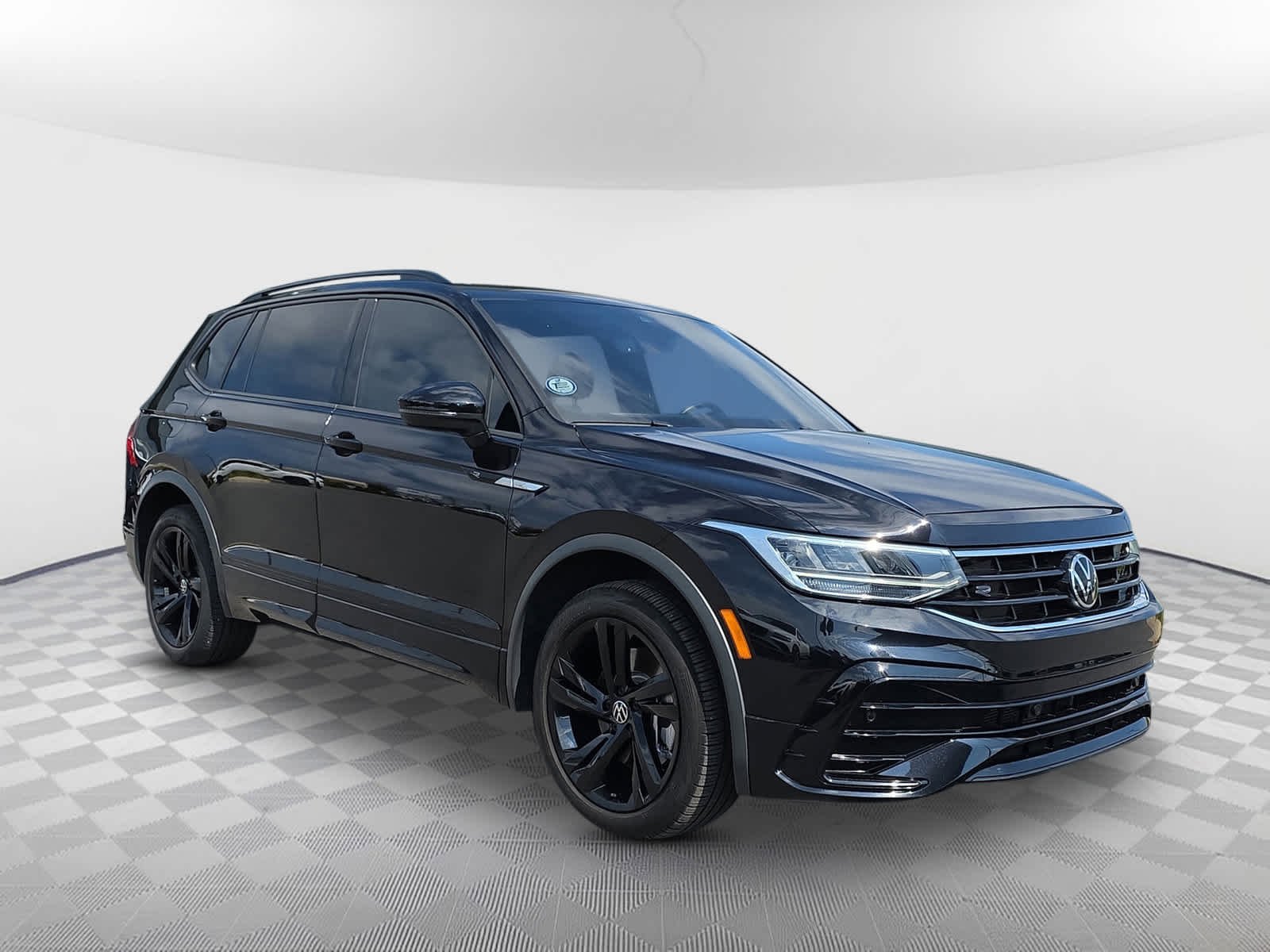 2023 Volkswagen Tiguan SE R-LINE BLACK