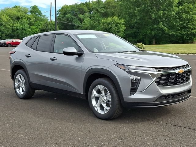 2026 Chevrolet Trax LS - Photo 2