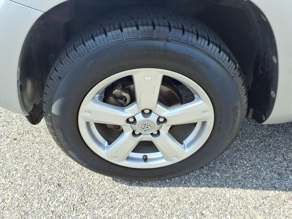 Used 2006 Silver Toyota Base image 11