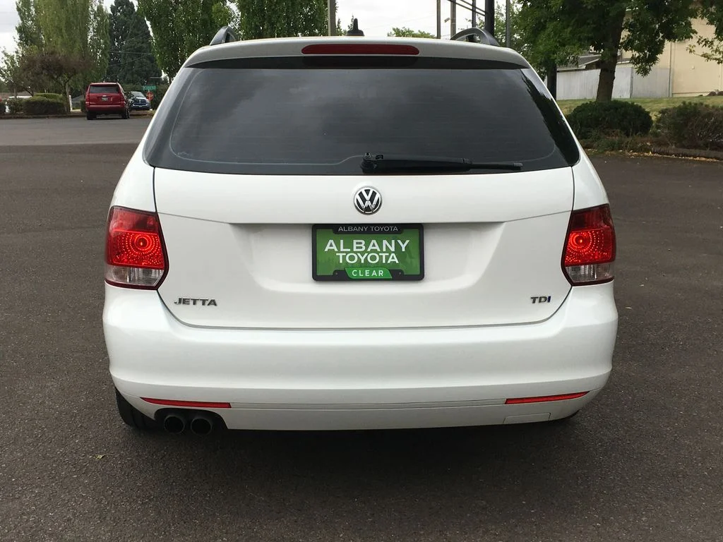 Used 2013  Volkswagen 2.0L TDI image 5
