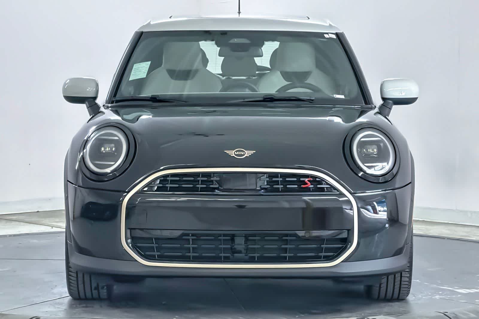 New 2026 Midnight Black II Metallic MINI Signature Plus image 10
