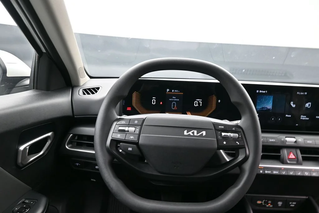 2025 Kia K4 LXS - Photo 17