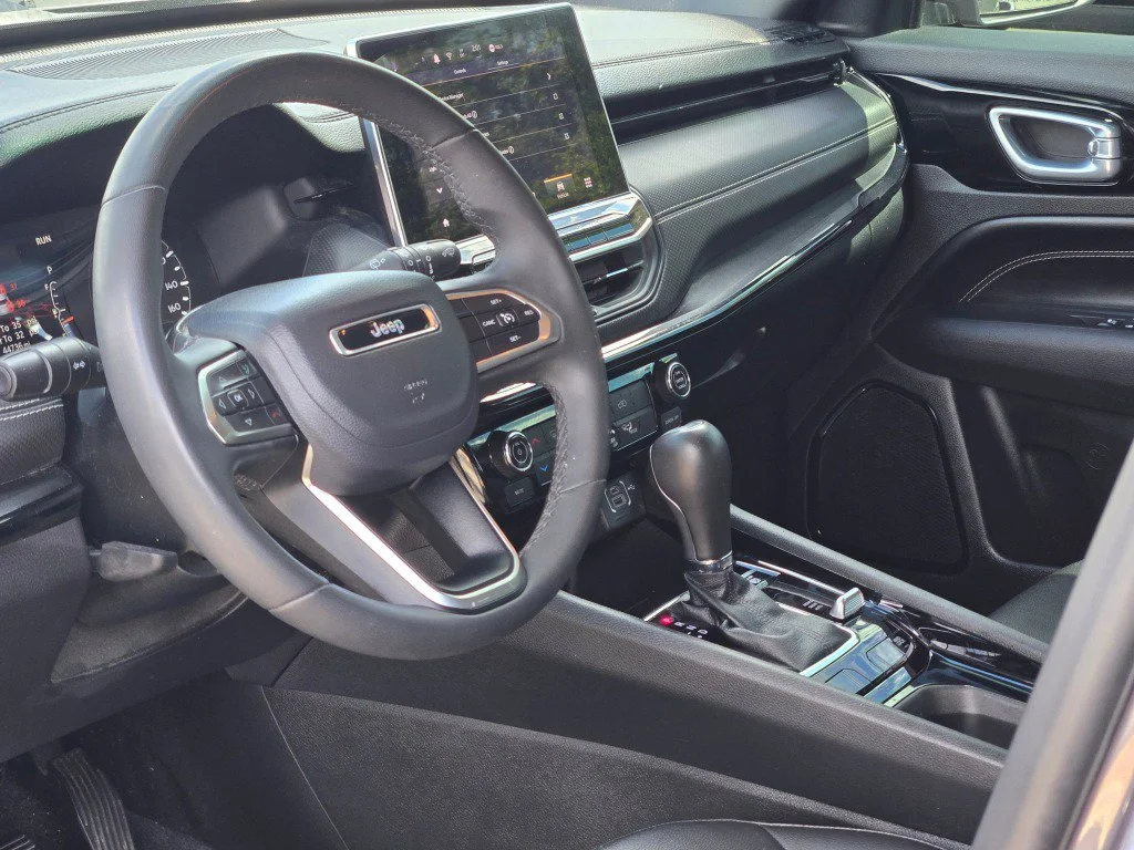 Used 2024 Gray Jeep Latitude 4x4 image 24