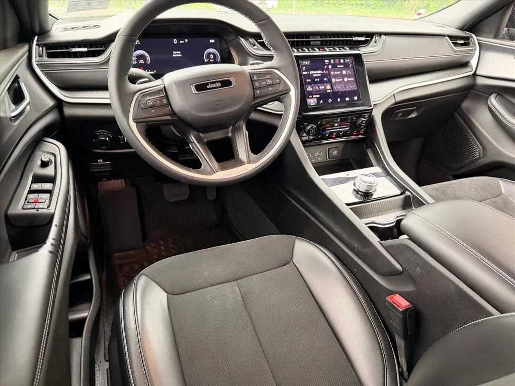 Used 2025 Black Jeep Altitude X image 10