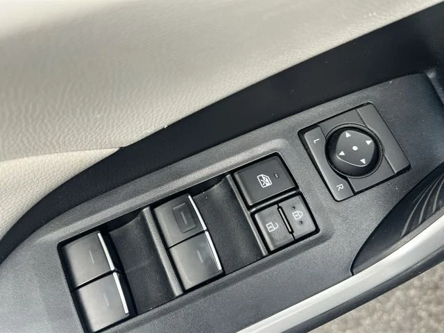 Used 2022  Toyota XLE image 31
