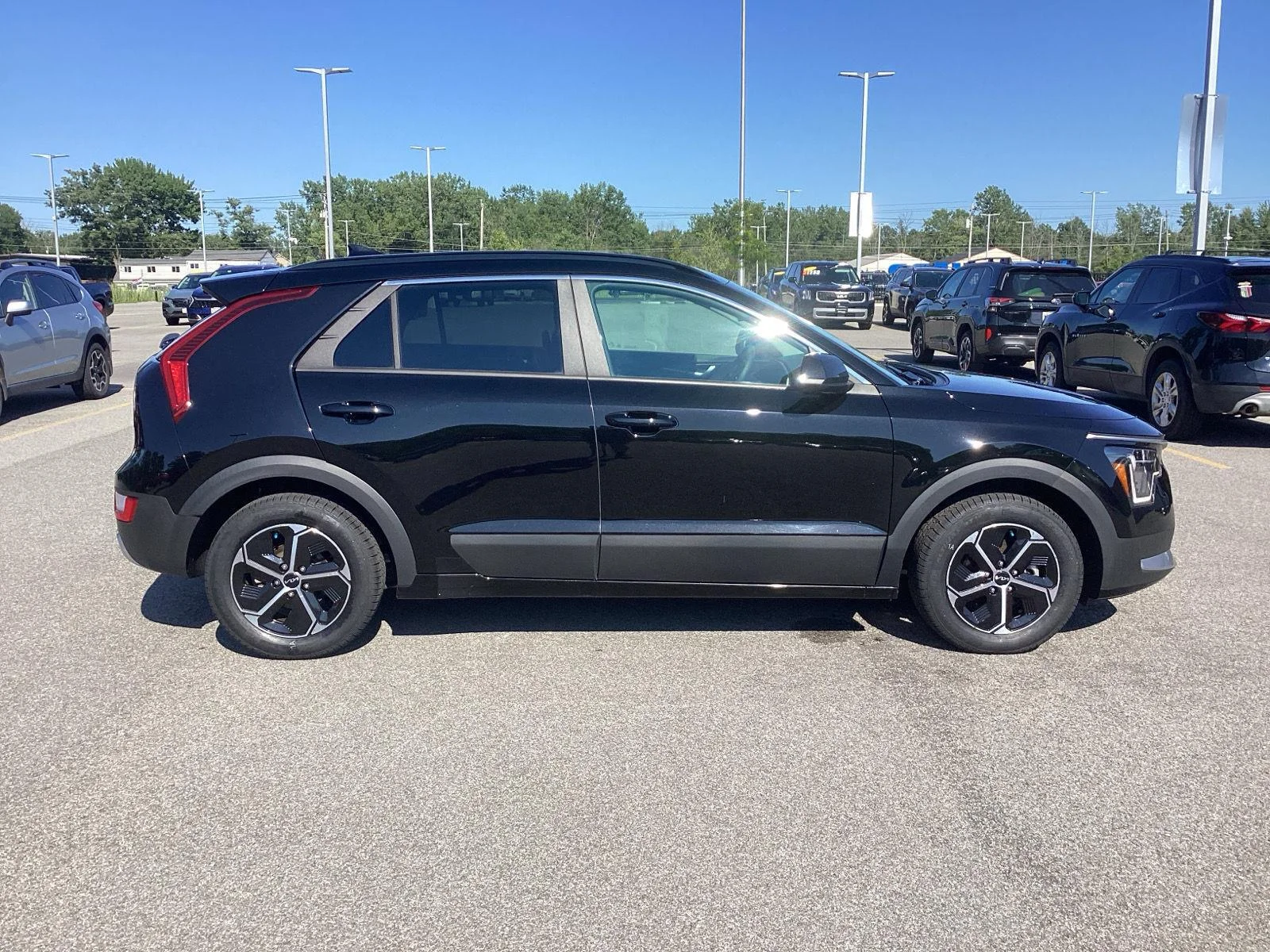 Used 2024 Aurora Black Pearl Kia LX image 9