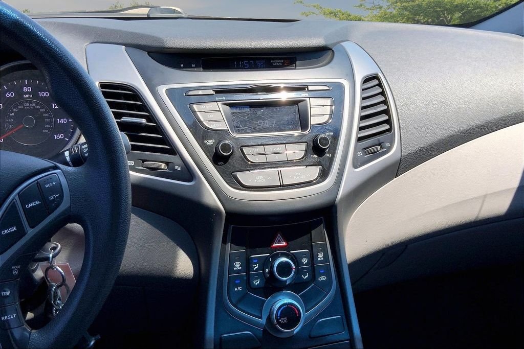 Used 2015 Blue Hyundai SE image 9