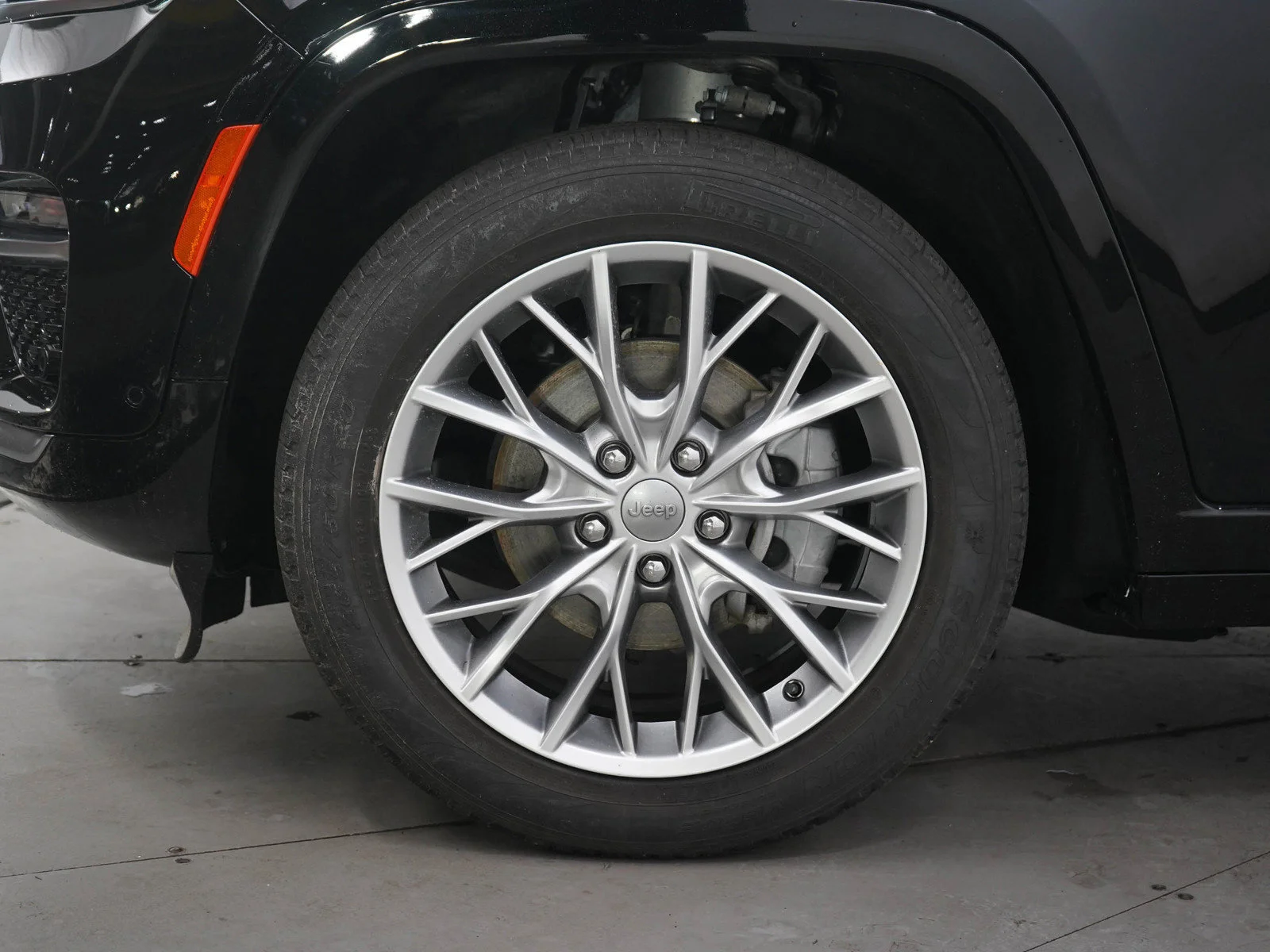Used 2023 Diamond Black Crystal Pearlcoat Jeep Summit image 29