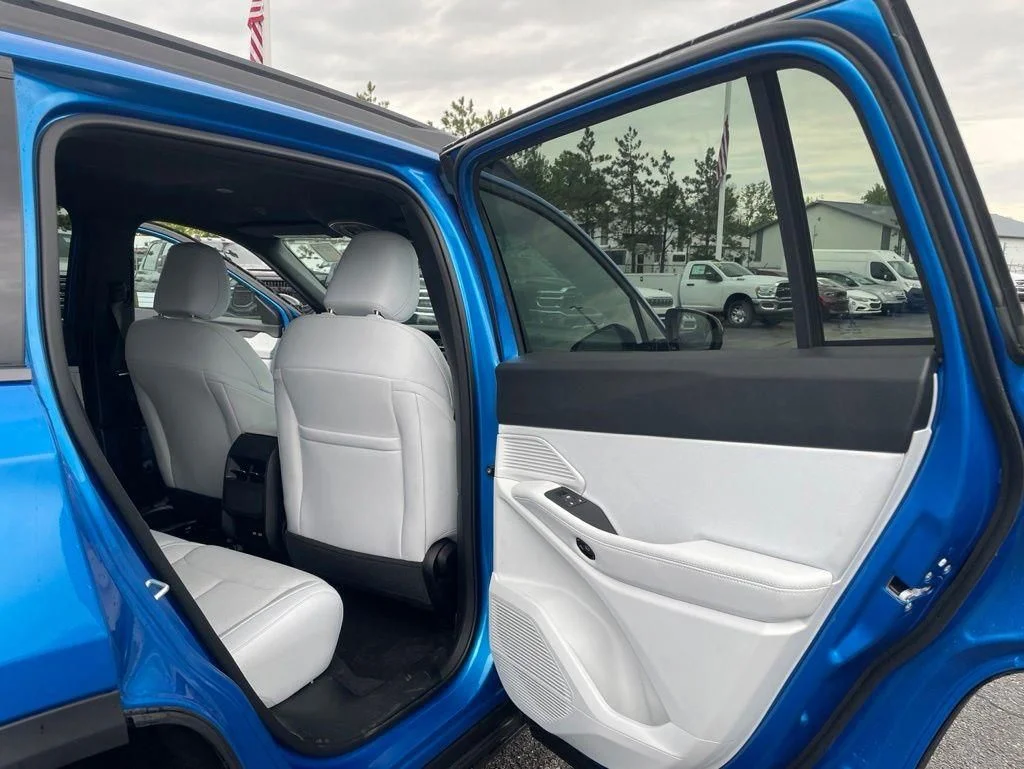 New 2026 Hydro Blue Pearlcoat Jeep Laredo image 33
