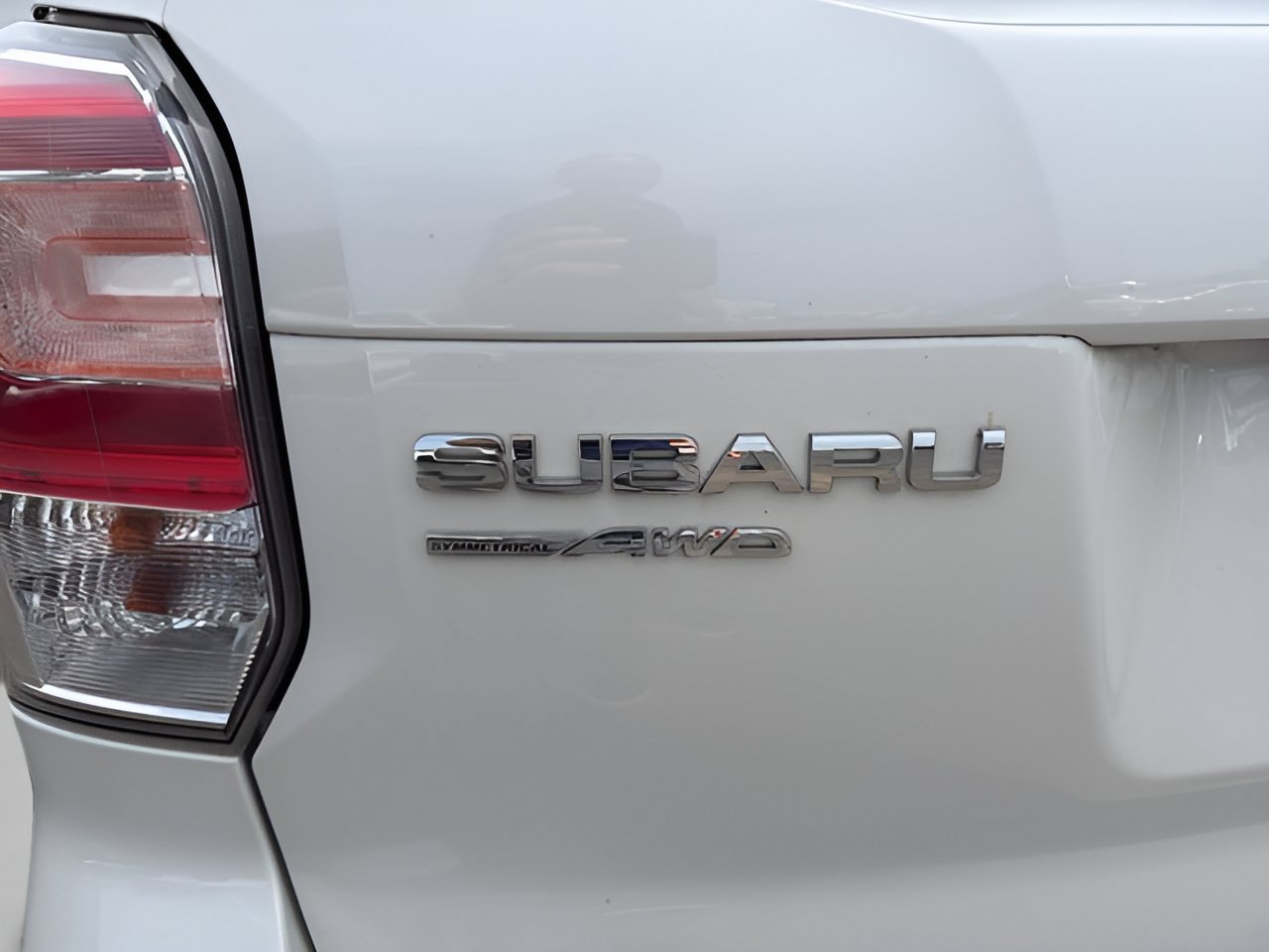 Used 2018 Crystal White Pearl Subaru Touring image 8