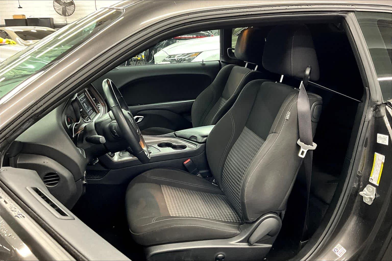 Used 2023 Granite Pearlcoat Dodge SXT image 7