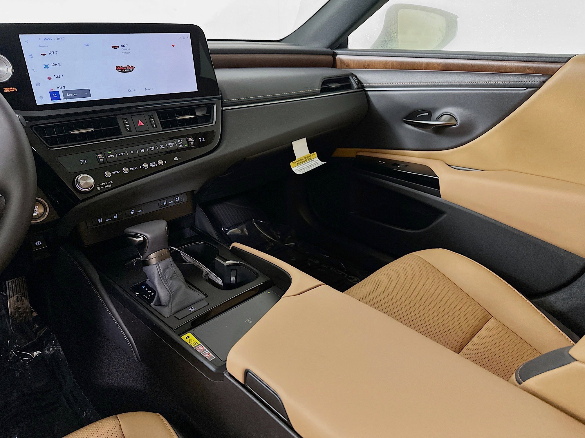 2025 Lexus ES 350 - Photo 23