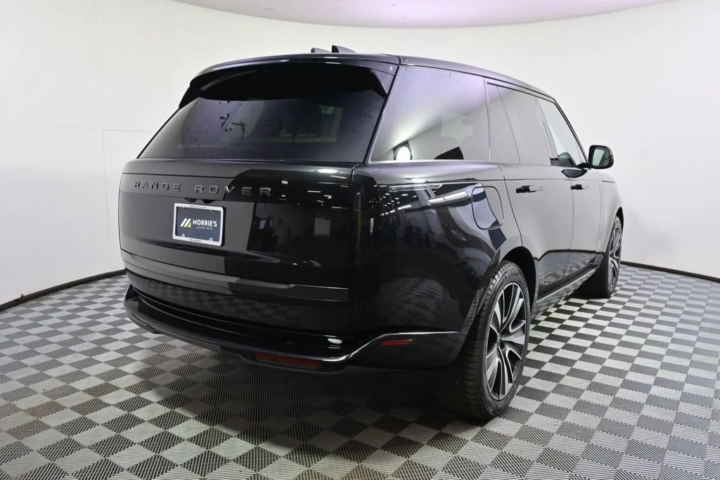 Used 2025 Santorini Black Metallic Land Rover SE image 6