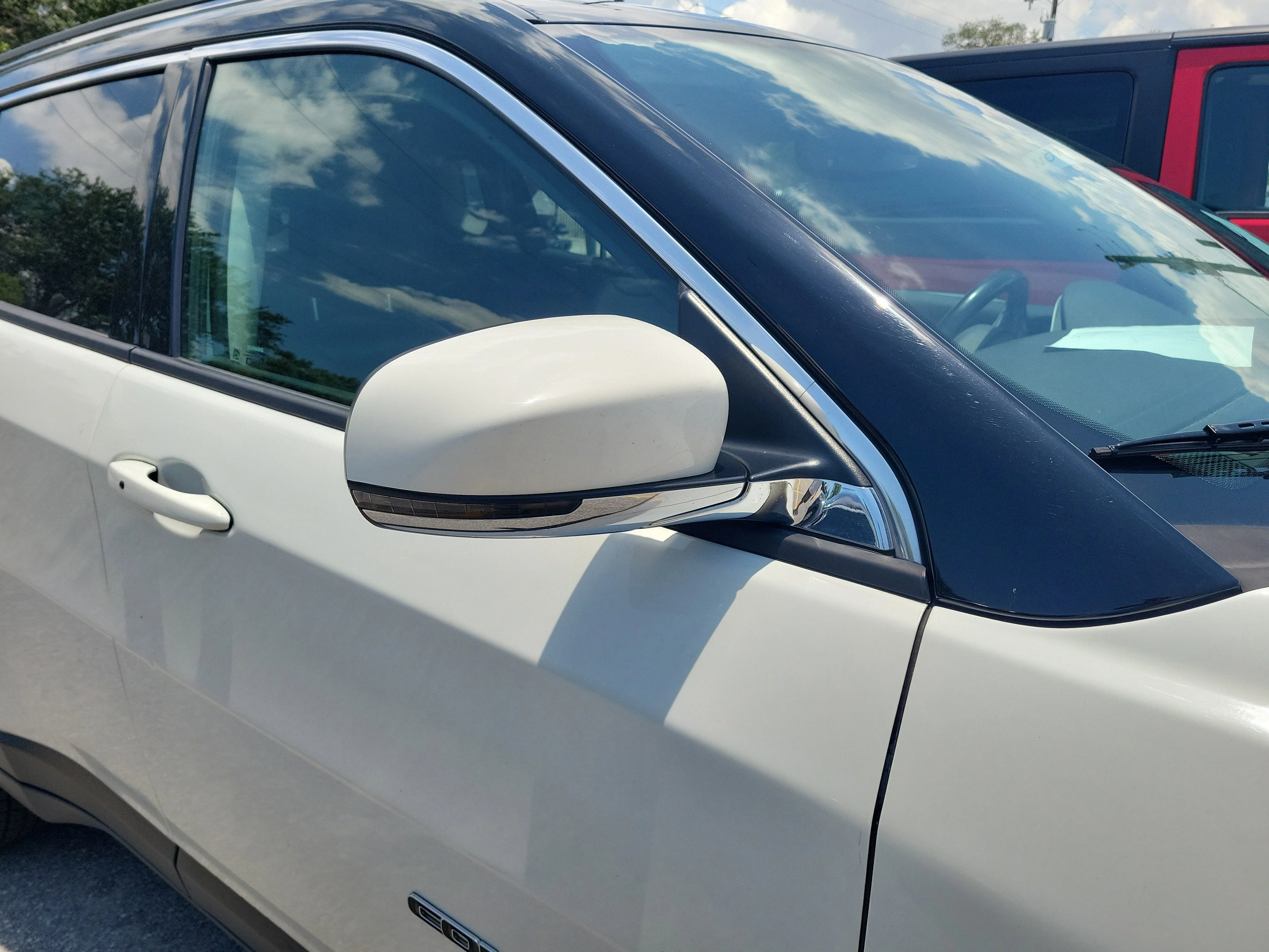 Used 2019 White Clearcoat Jeep Limited image 9