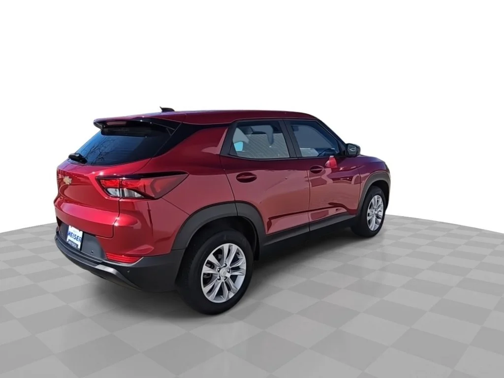 Used 2021 Red Chevrolet LS image 8
