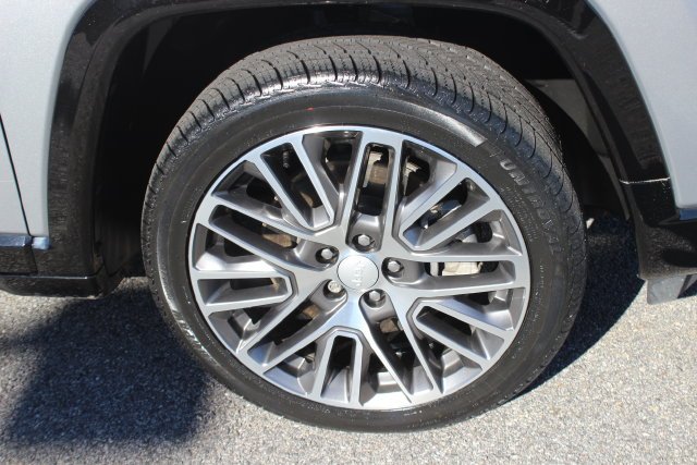 Used 2023 Silver Jeep Limited image 38