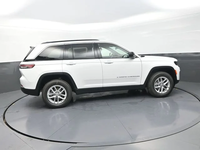Used 2026 White Jeep Laredo X image 10