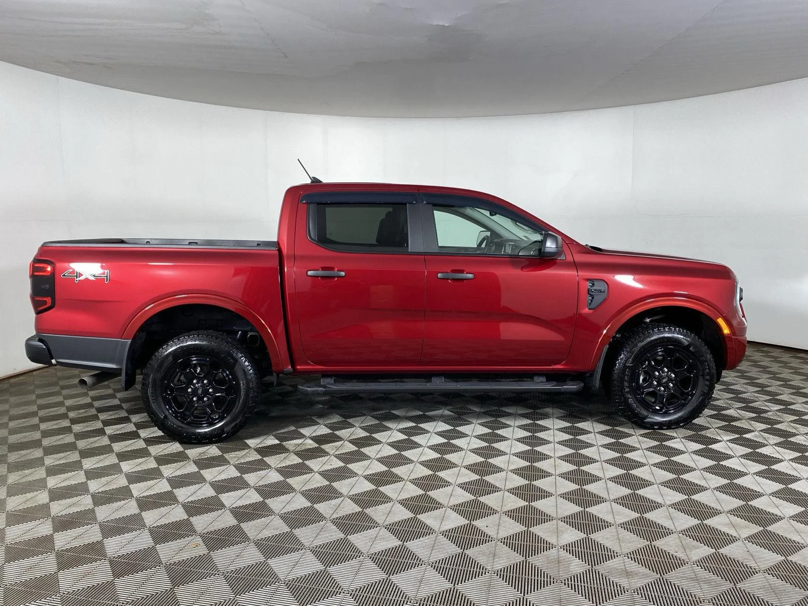 Used 2025 Ruby Red Metallic Tinted Clearcoat Ford XLT image 8