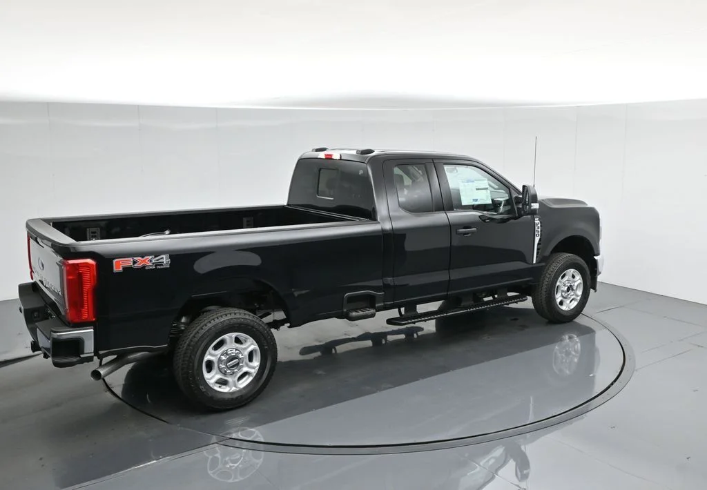New 2026 Agate Black Metallic Ford XLT image 39