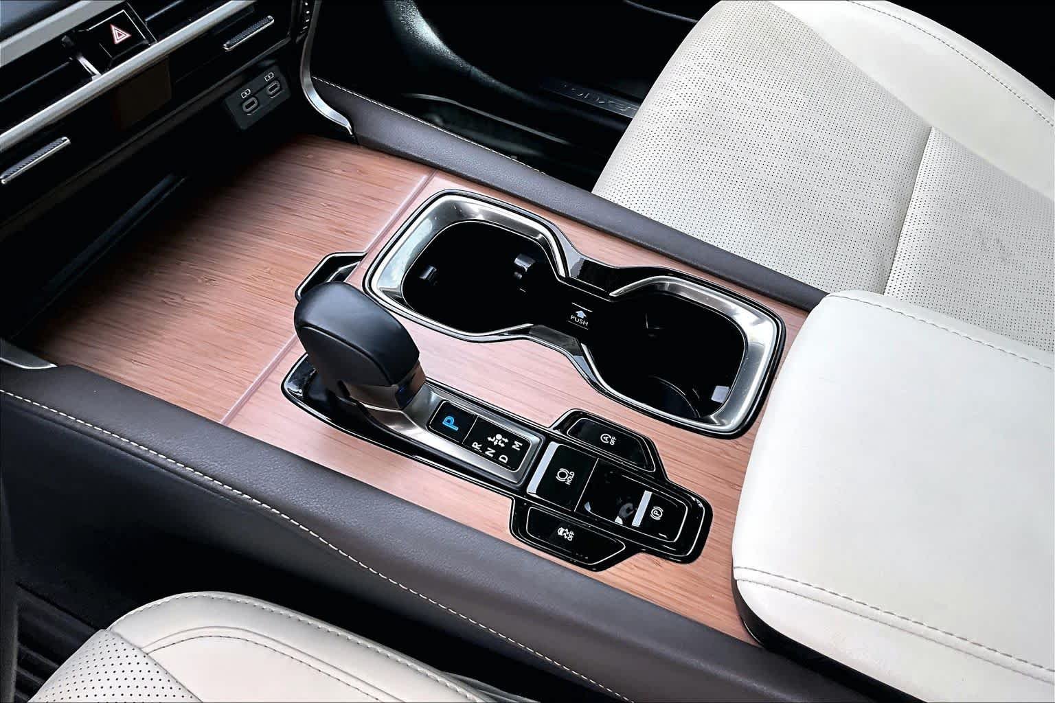 Used 2024 Iridium Lexus Premium Plus image 17
