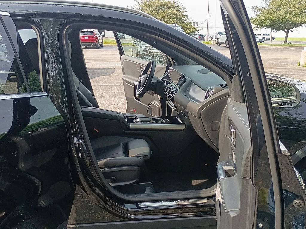 Used 2021 Night Black Mercedes-Benz GLA 250 4MATIC® image 16