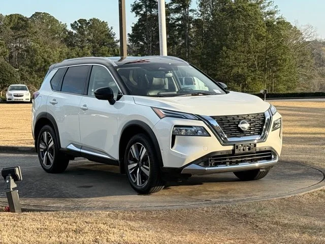 Used 2022 White Nissan Platinum image 9