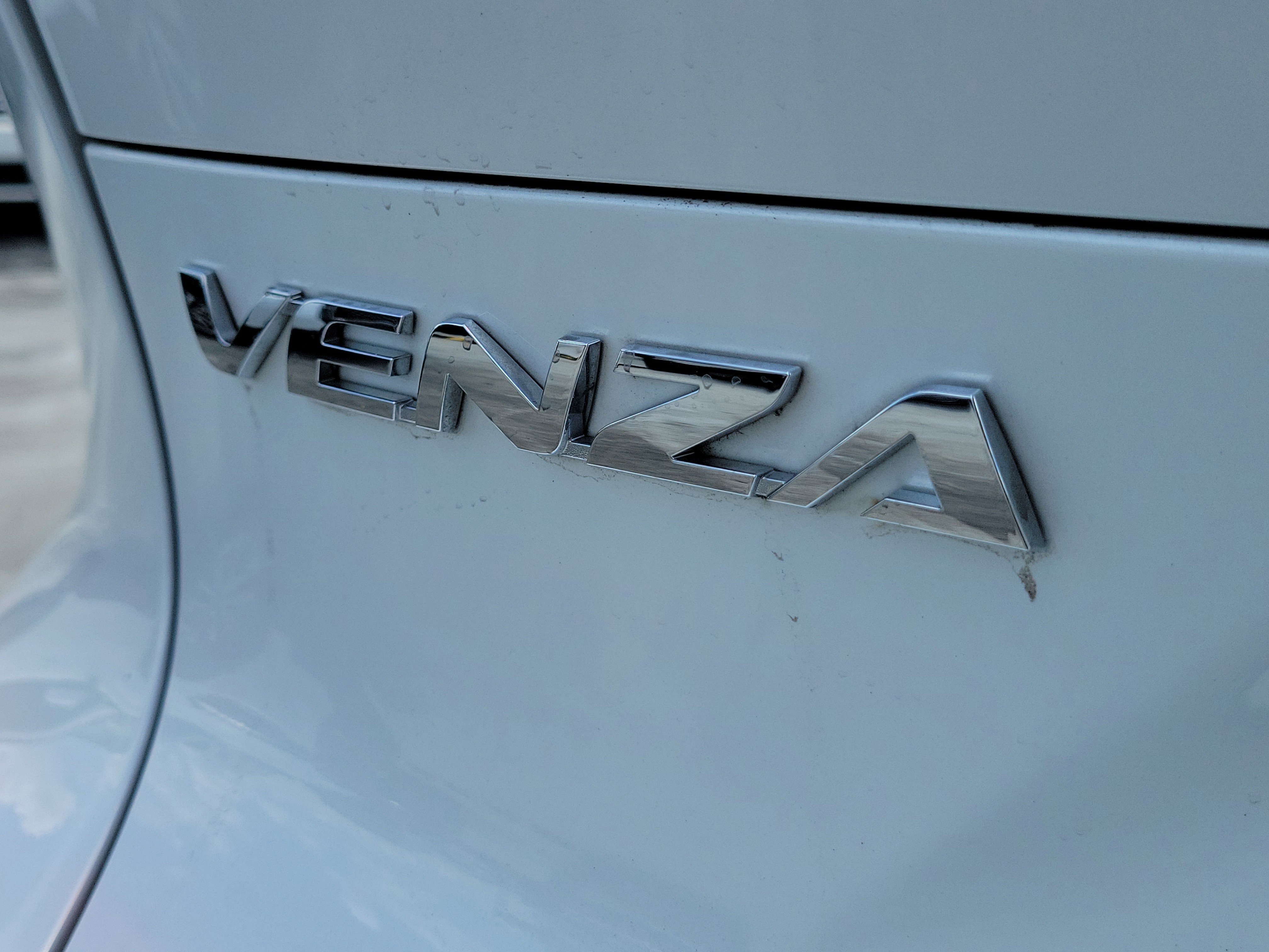 Used 2023 Pearl Toyota XLE image 9