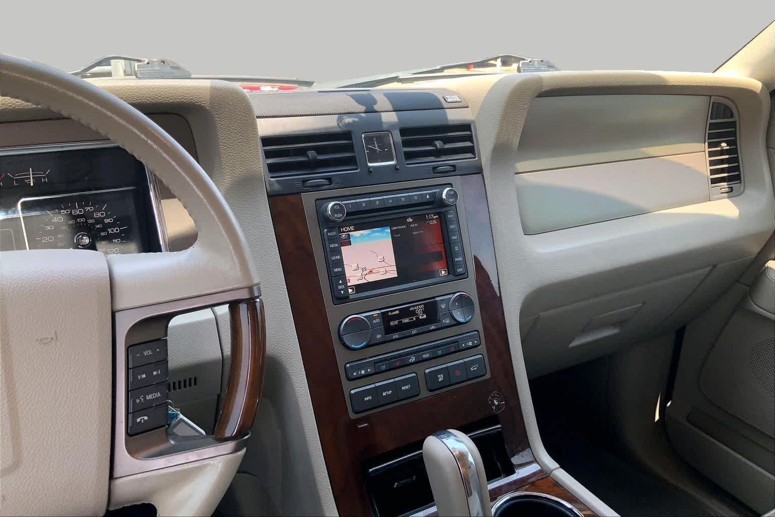 Used 2013 Ruby Red Metallic Tinted Clearcoat Lincoln  image 6