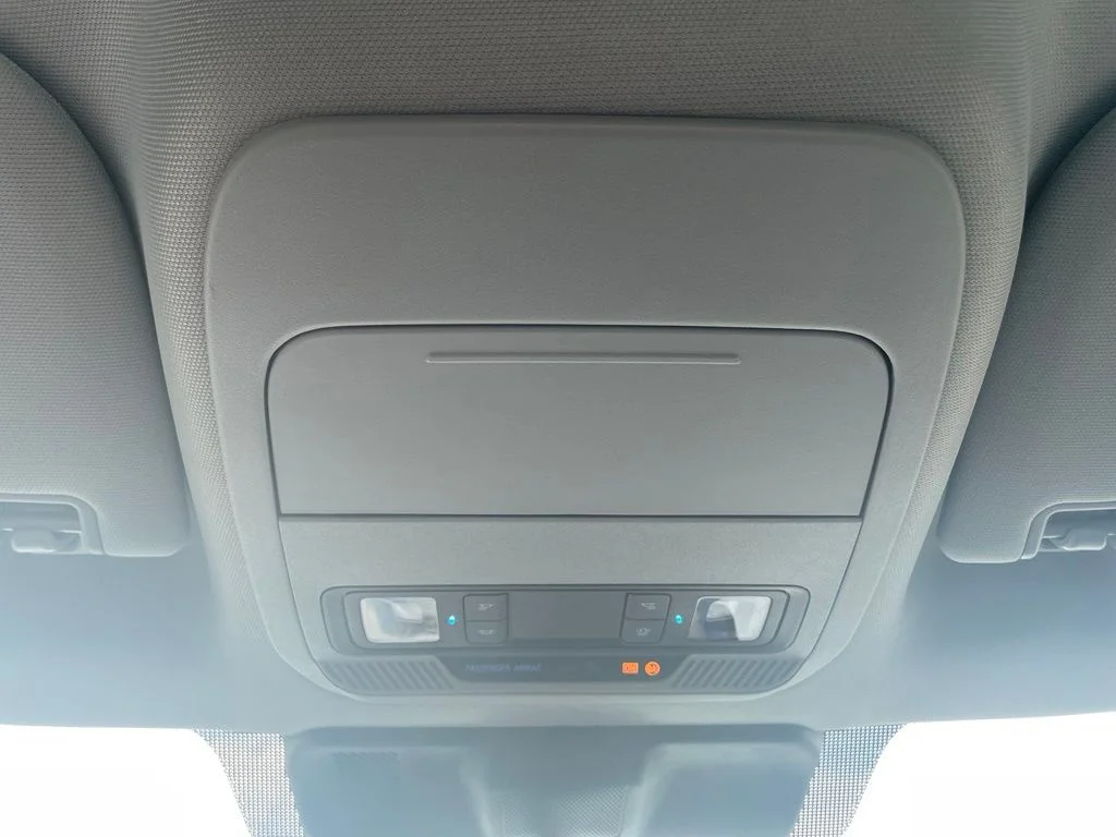 New 2026 Oxford White Ford F-250® XLT image 25