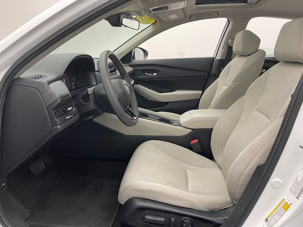 Used 2024 White Honda EX image 17