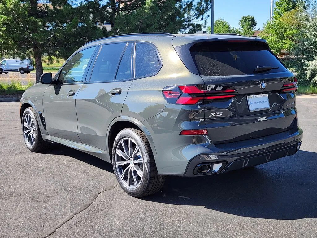 New 2026 Dravit Grey Metallic BMW xDrive40i image 3