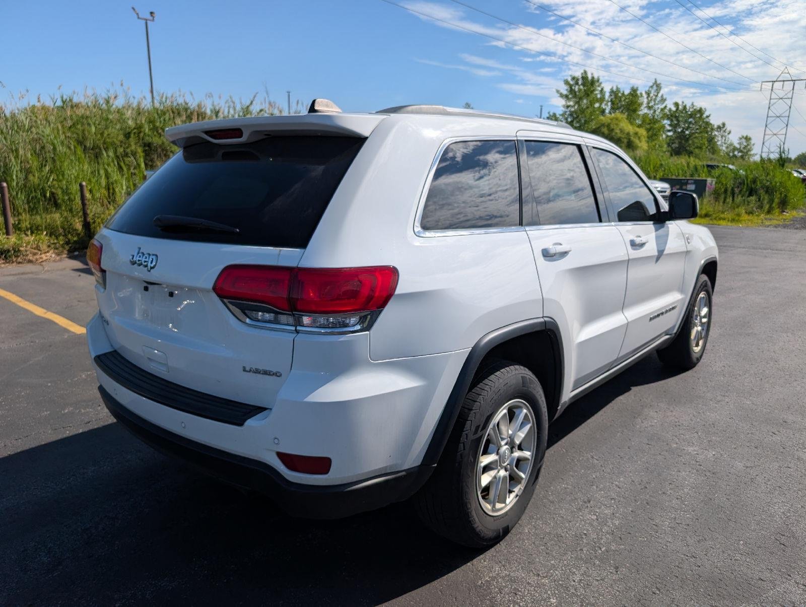 Used 2019 Bright White Clearcoat Jeep Laredo E image 8