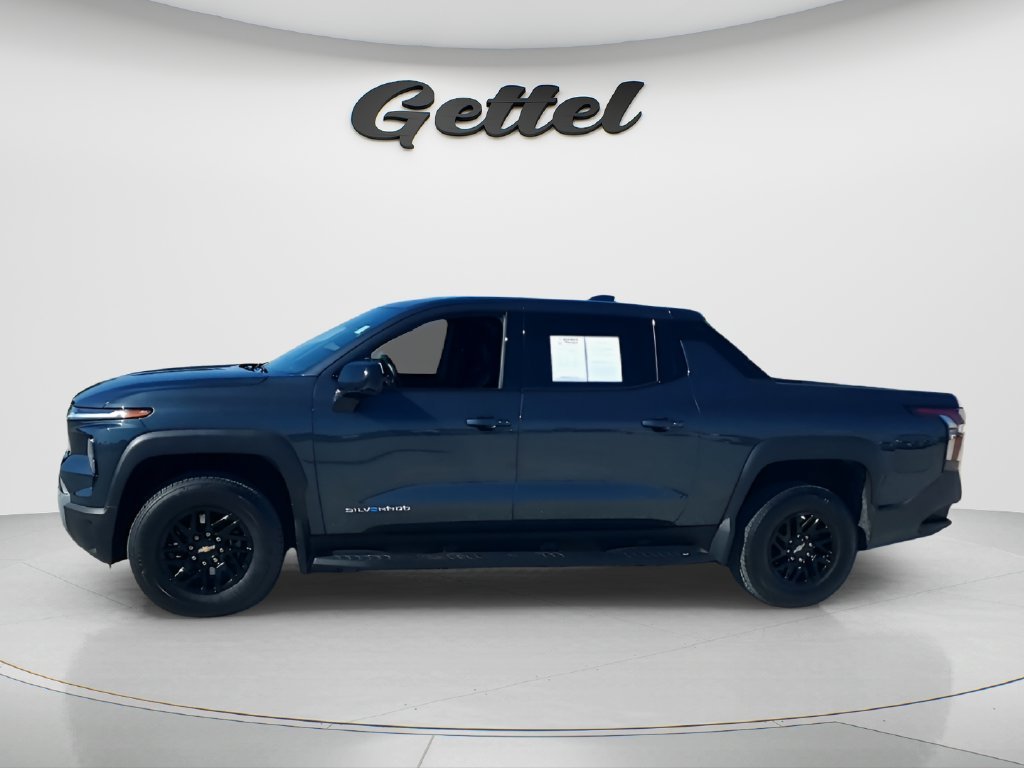 Used 2026 Blue Smoke Metallic Chevrolet LT - Standard Range image 8